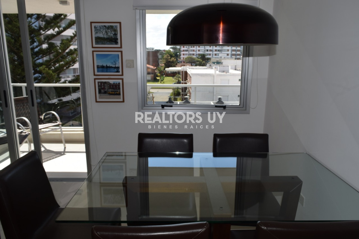 Apartamento ID.493 - Vende apartamento de 2 dormitorios y medio, Punta del Este 