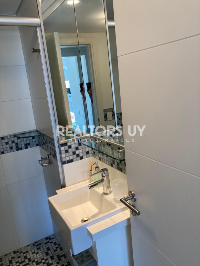 Apartamento ID.493 - Vende apartamento de 2 dormitorios y medio, Punta del Este 