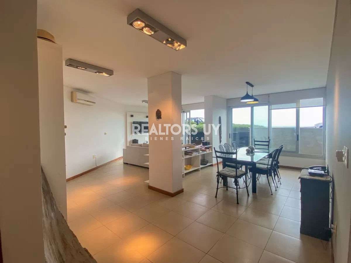 Apartamento ID.460 - Vende impecable departamento, comodo e iluminado de 3 dormitorios en Peninsula..