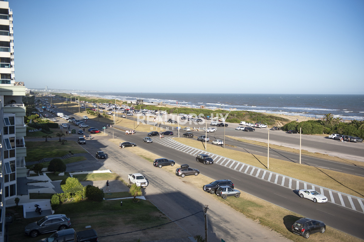 Apartamento ID.459 - Apartamento Penthouse, frente al mar, playa brava, 3 dormitorios con hermosa vista