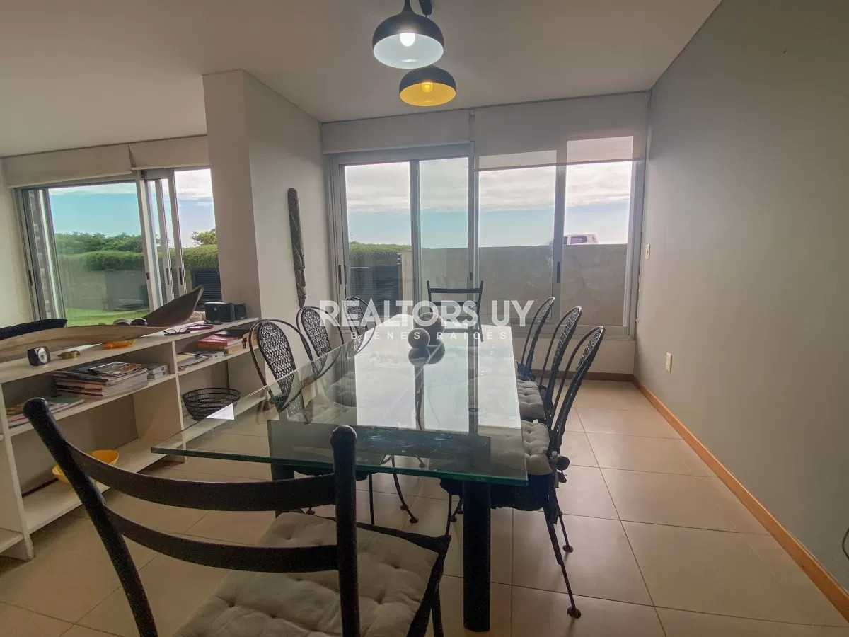 Apartamento ID.460 - Vende impecable departamento, comodo e iluminado de 3 dormitorios en Peninsula..