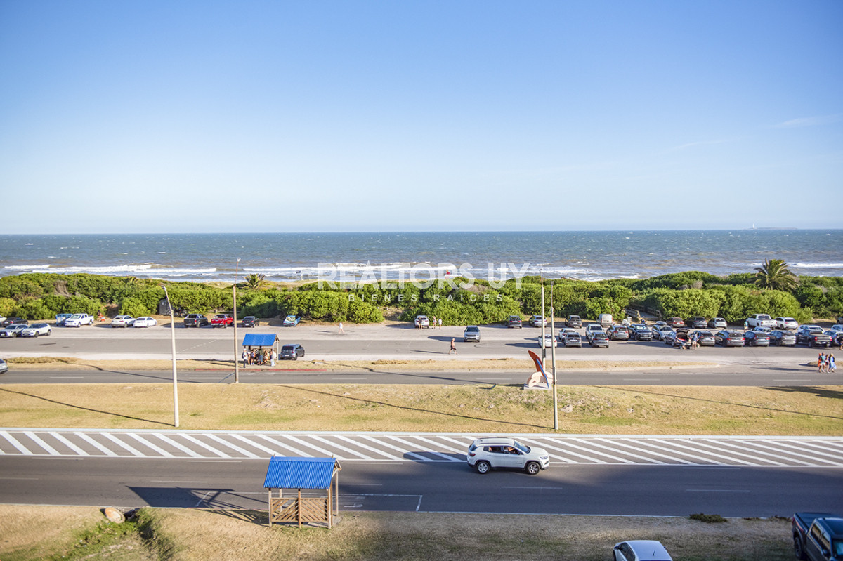 Apartamento ID.459 - Apartamento Penthouse, frente al mar, playa brava, 3 dormitorios con hermosa vista