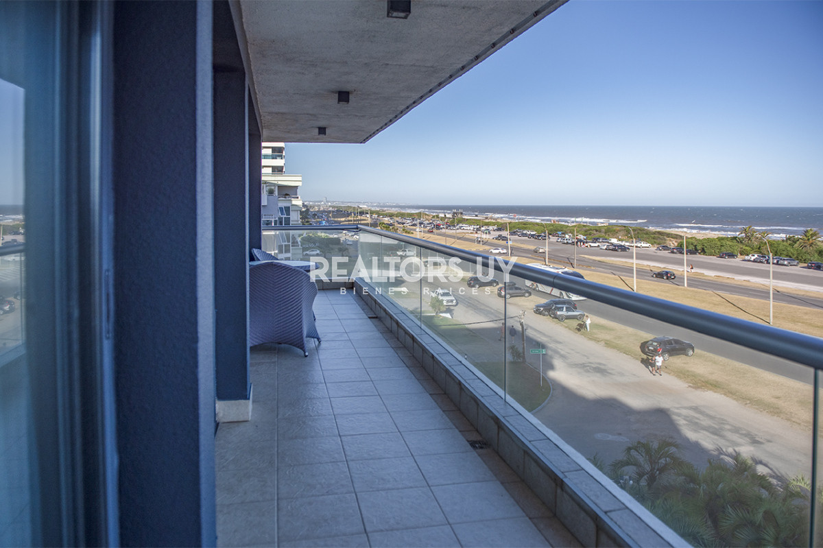 Apartamento ID.459 - Apartamento Penthouse, frente al mar, playa brava, 3 dormitorios con hermosa vista