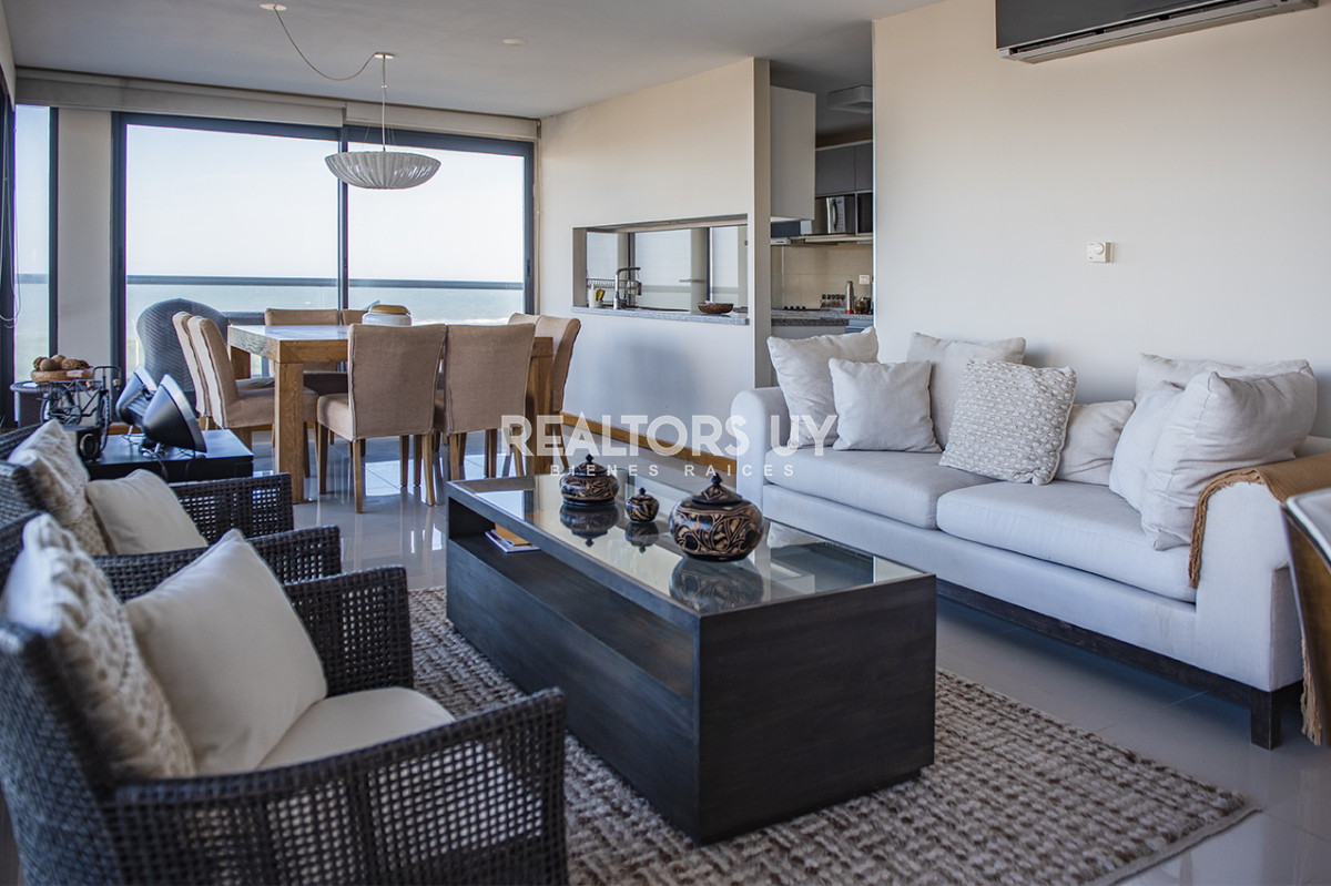 Apartamento ID.459 - Apartamento Penthouse, frente al mar, playa brava, 3 dormitorios con hermosa vista