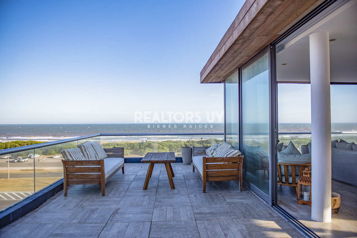 Apartamento ID.459 - Apartamento Penthouse, frente al mar, playa brava, 3 dormitorios con hermosa vista