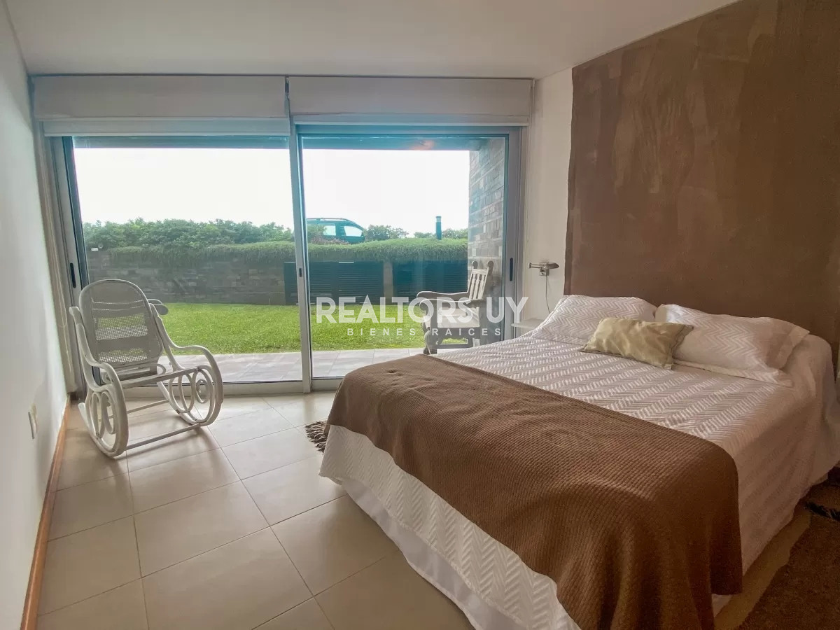 Apartamento ID.460 - Vende impecable departamento, comodo e iluminado de 3 dormitorios en Peninsula..