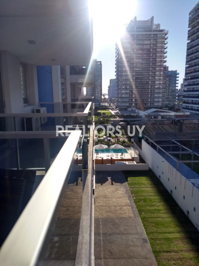Apartamento ID.493 - Vende apartamento de 2 dormitorios y medio, Punta del Este 