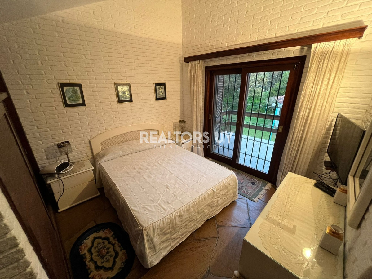 Casa ID.330 - Vende casa de 3 dormitorios en Pinares, Punta del Este 