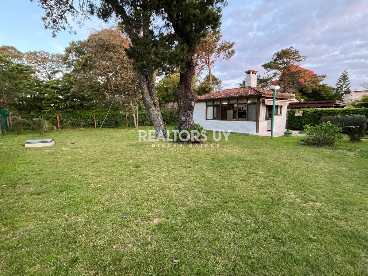 Casa ID.330 - Vende casa de 3 dormitorios en Pinares, Punta del Este 