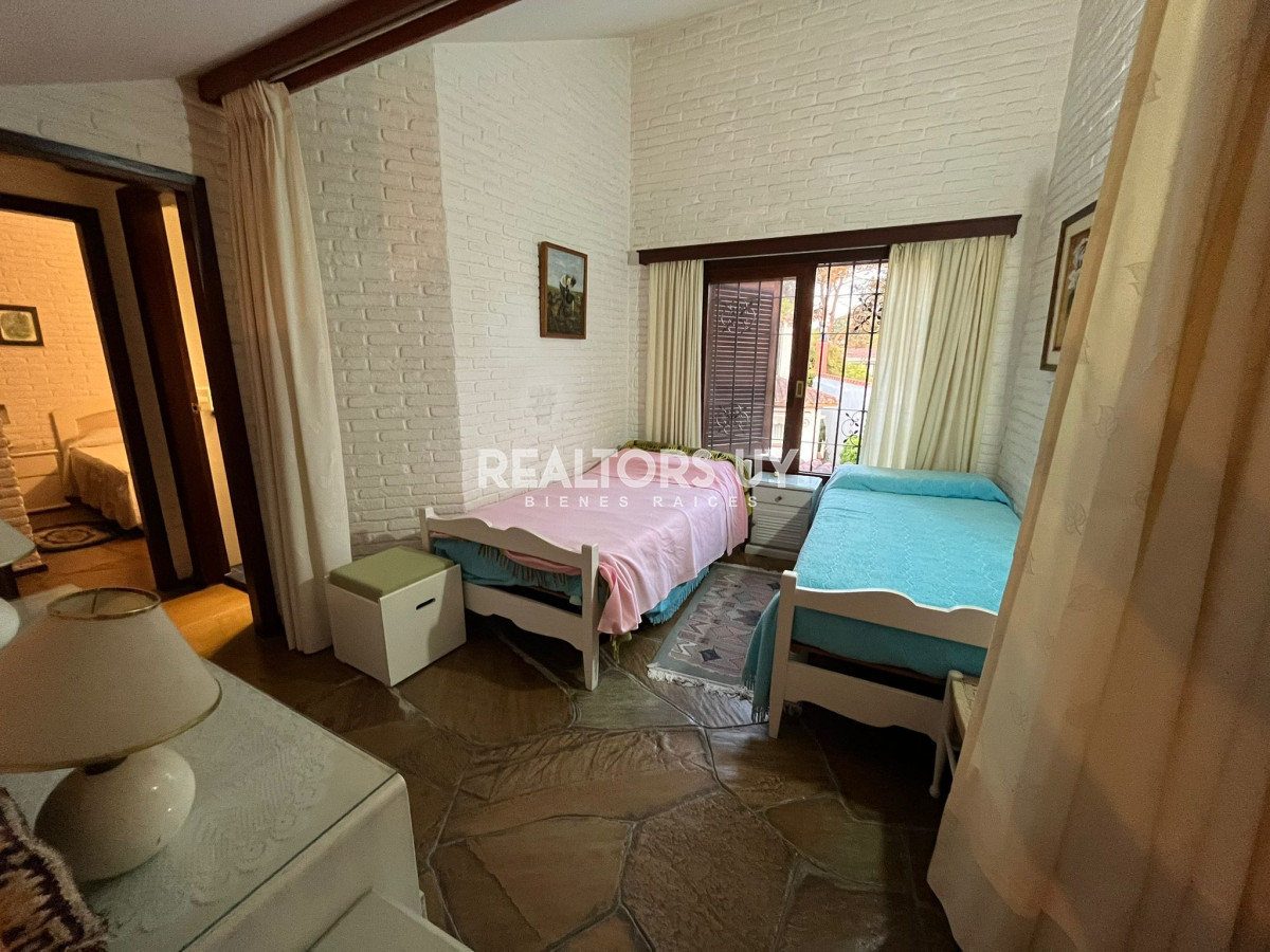 Casa ID.330 - Vende casa de 3 dormitorios en Pinares, Punta del Este 