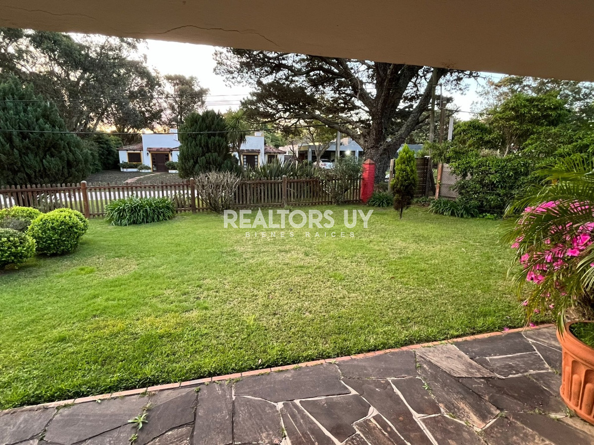 Casa ID.330 - Vende casa de 3 dormitorios en Pinares, Punta del Este 