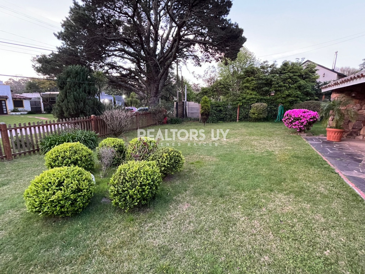 Casa ID.330 - Vende casa de 3 dormitorios en Pinares, Punta del Este 