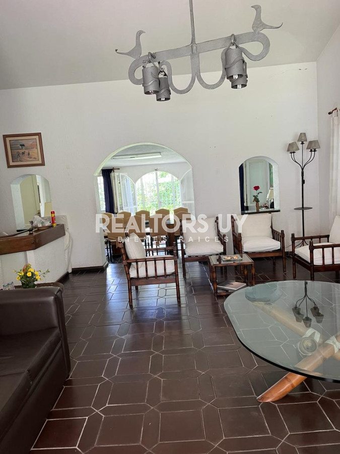 Casa ID.70 - Gran casa estilo tradicional de 4 dormitorios en venta en Playa Mansa