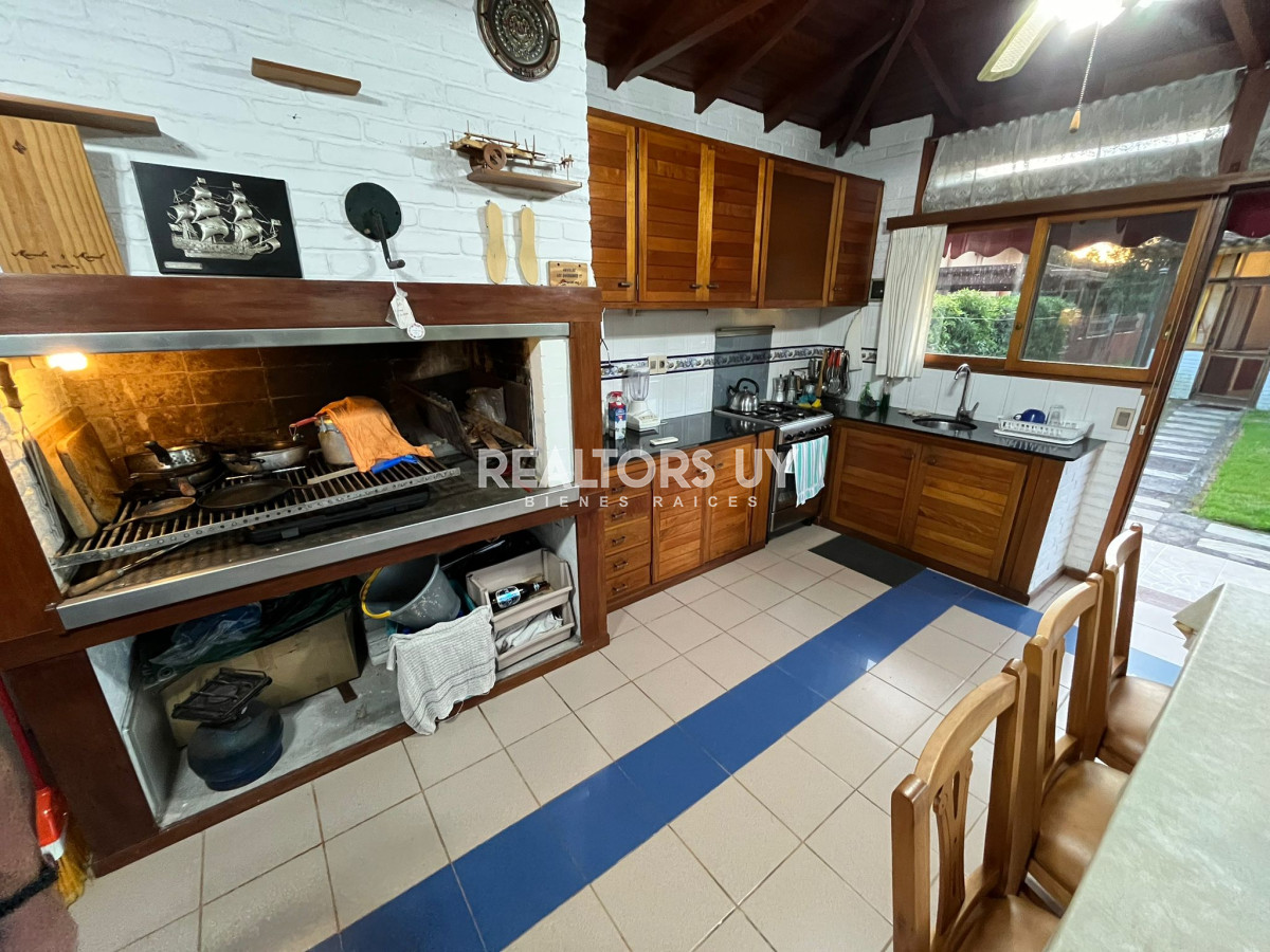 Casa ID.330 - Vende casa de 3 dormitorios en Pinares, Punta del Este 