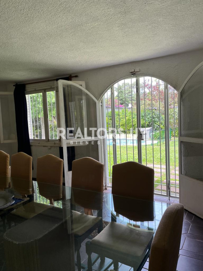 Casa ID.70 - Gran casa estilo tradicional de 4 dormitorios en venta en Playa Mansa