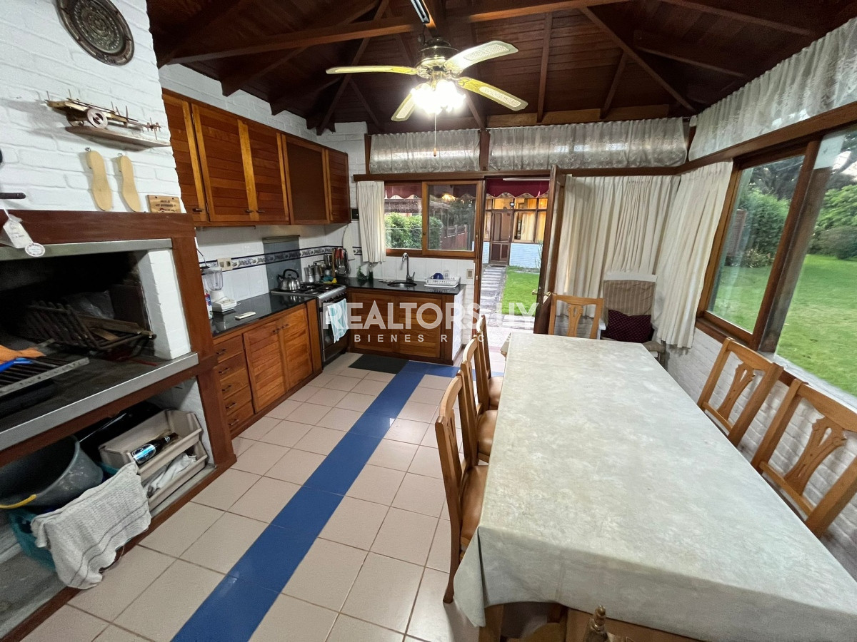 Casa ID.330 - Vende casa de 3 dormitorios en Pinares, Punta del Este 