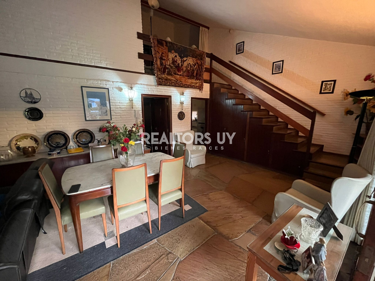 Casa ID.330 - Vende casa de 3 dormitorios en Pinares, Punta del Este 