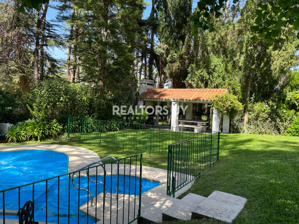 Casa ID.70 - Gran casa estilo tradicional de 4 dormitorios en venta en Playa Mansa