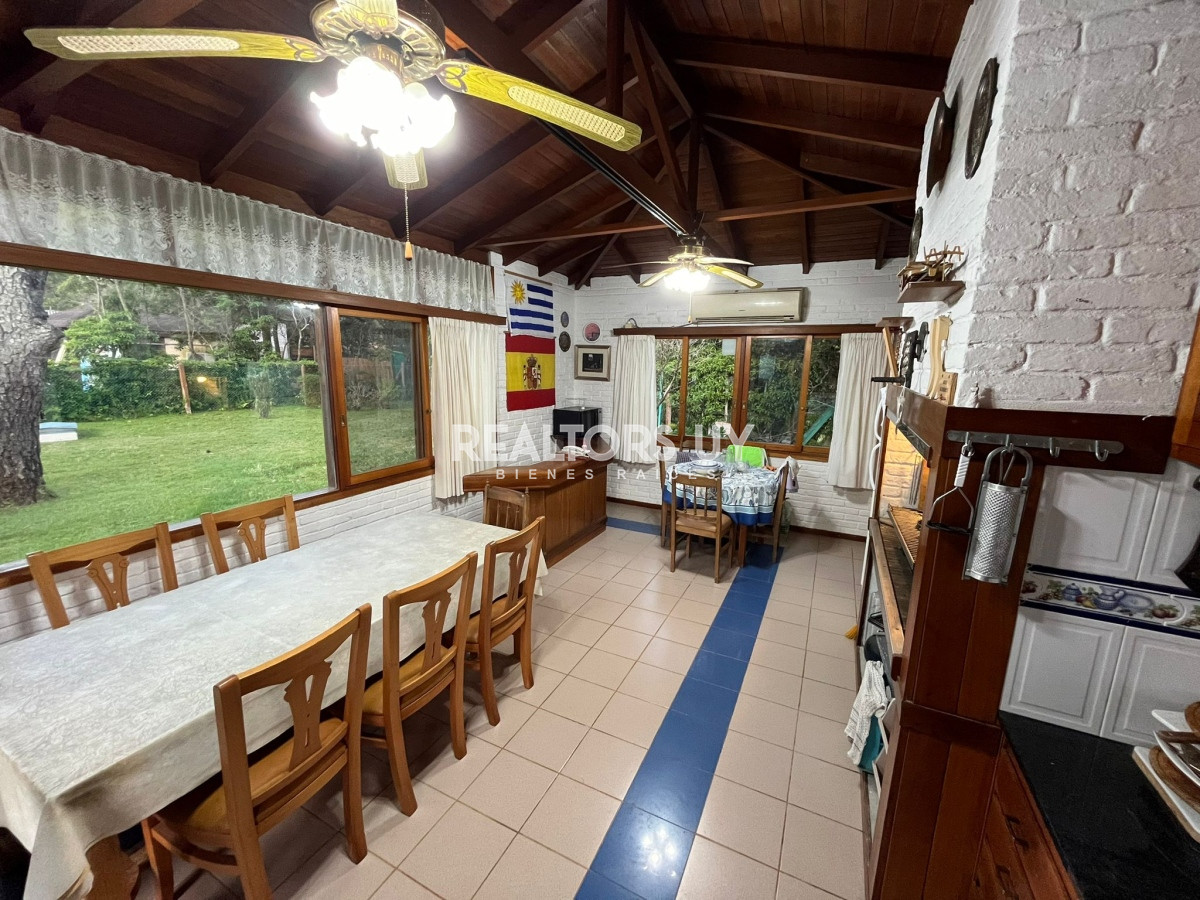 Casa ID.330 - Vende casa de 3 dormitorios en Pinares, Punta del Este 