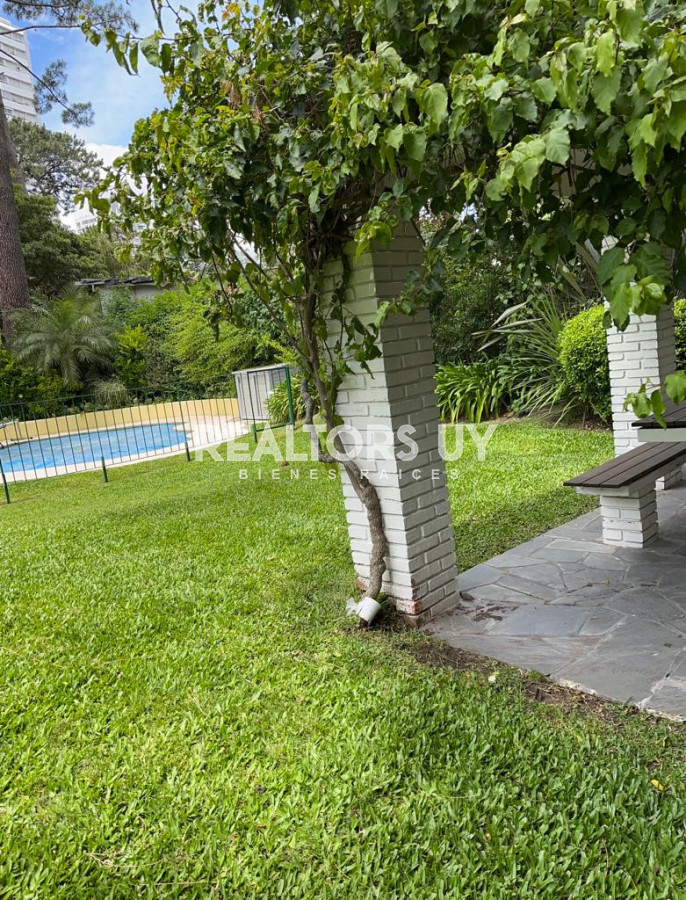 Casa ID.70 - Gran casa estilo tradicional de 4 dormitorios en venta en Playa Mansa