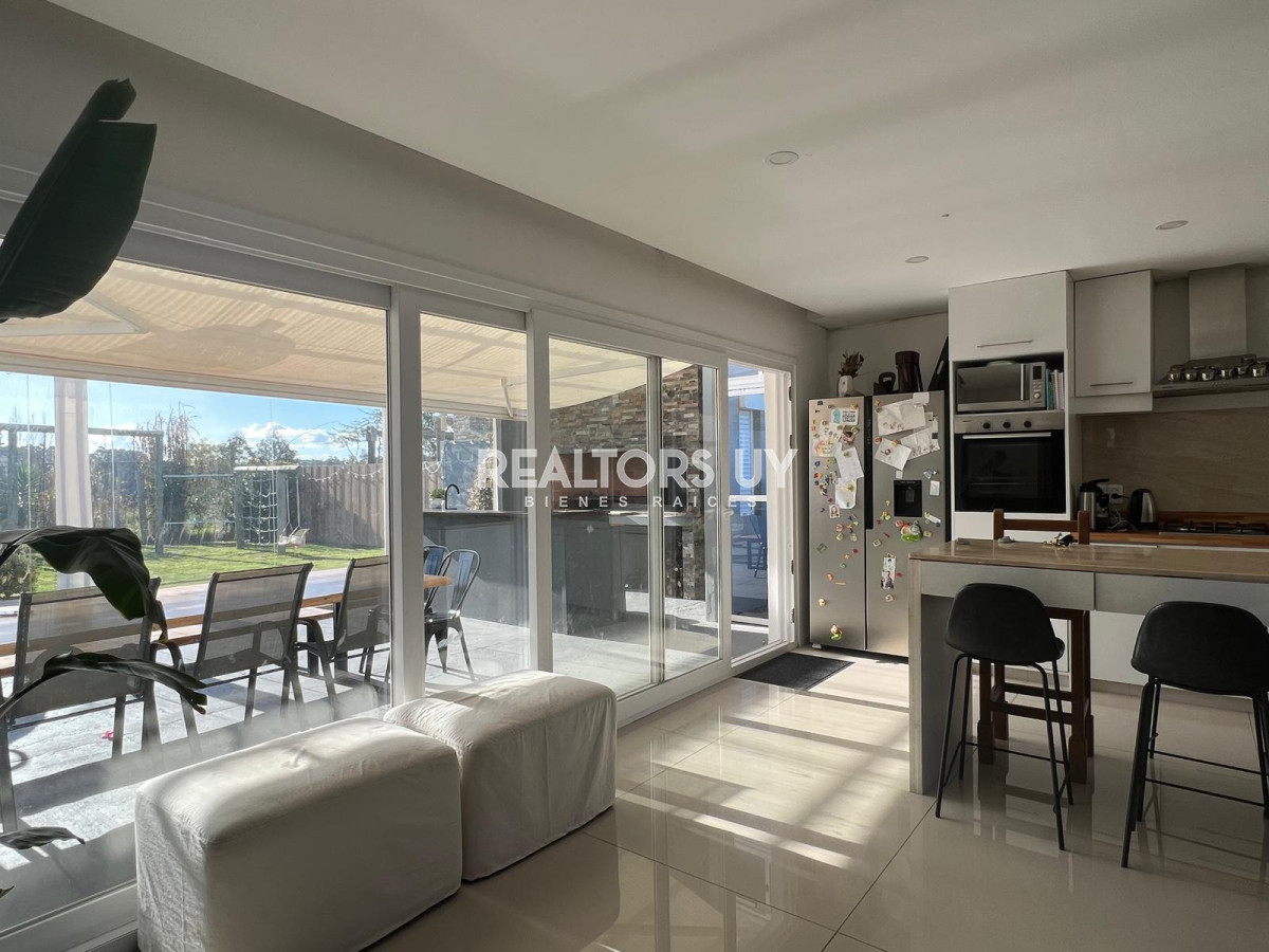 Casa ID.404 - Vende casa de 3 dormitorios moderna en Maldonado, 
