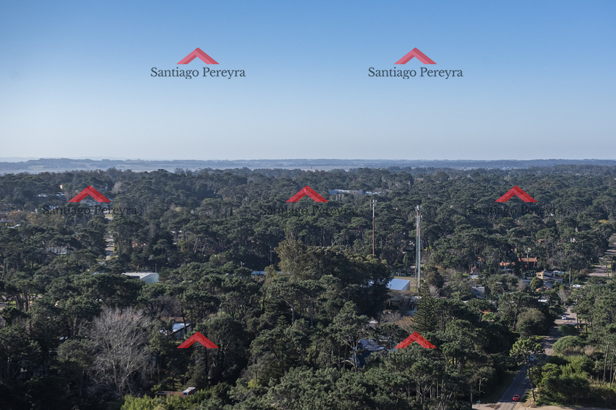 Apartamento ID.16241 - Vende departamento de 3 suites en Punta del Este.