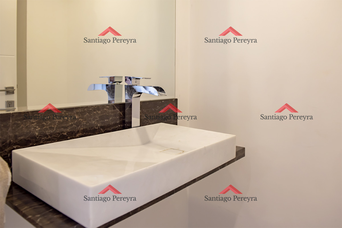 Apartamento ID.15910 - Departamento de 3 dormitorios en venta. Gran Oportunidad en Playa Mansa.