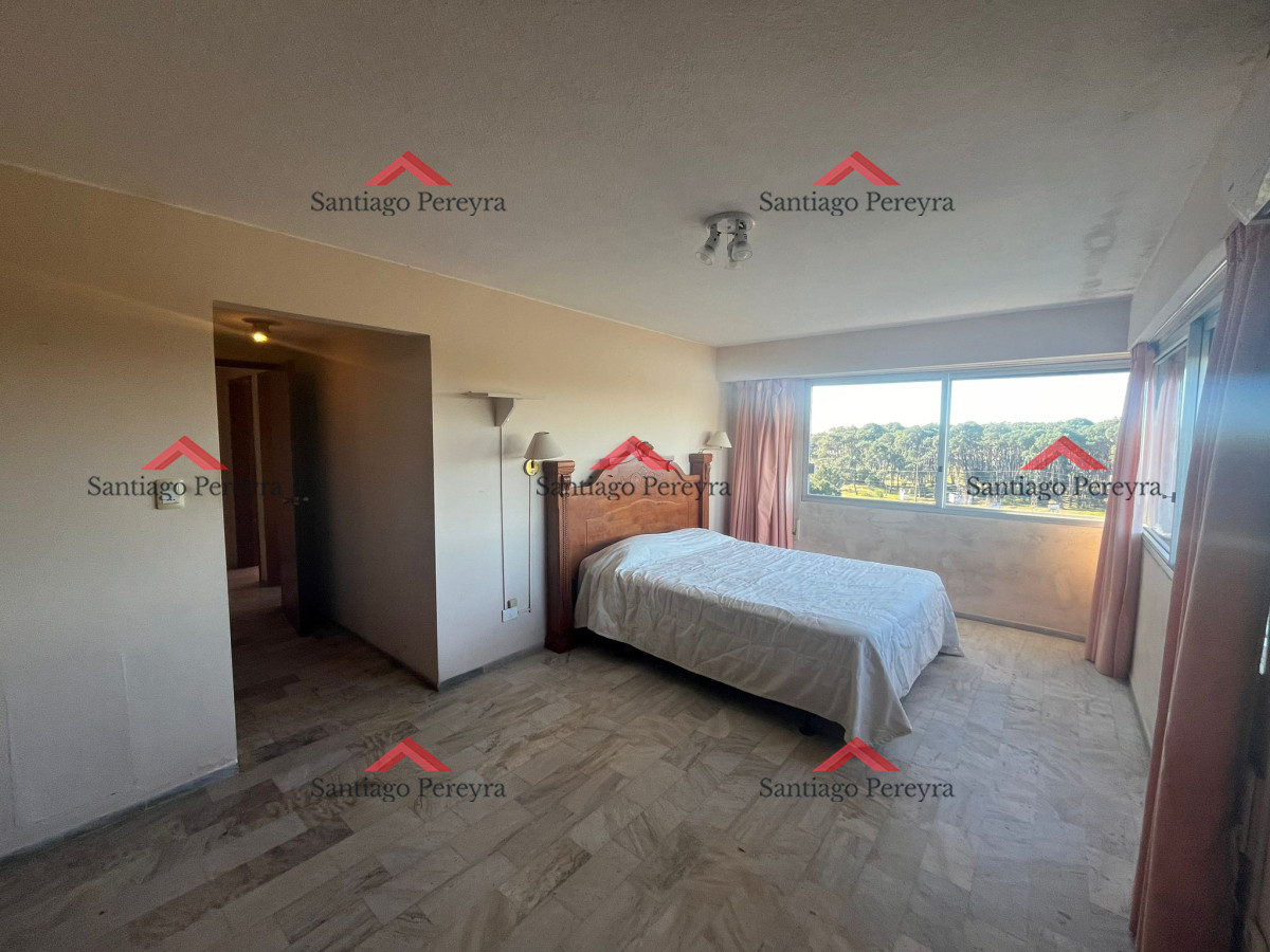 Apartamento ID.12795 - VENDE APARTAMENTO DE 3 DORMITORIOS EN TORRE DE CATEGORÍA, EDIFICIO ROOSEVELT CENTER, PUNTA DEL ESTE.