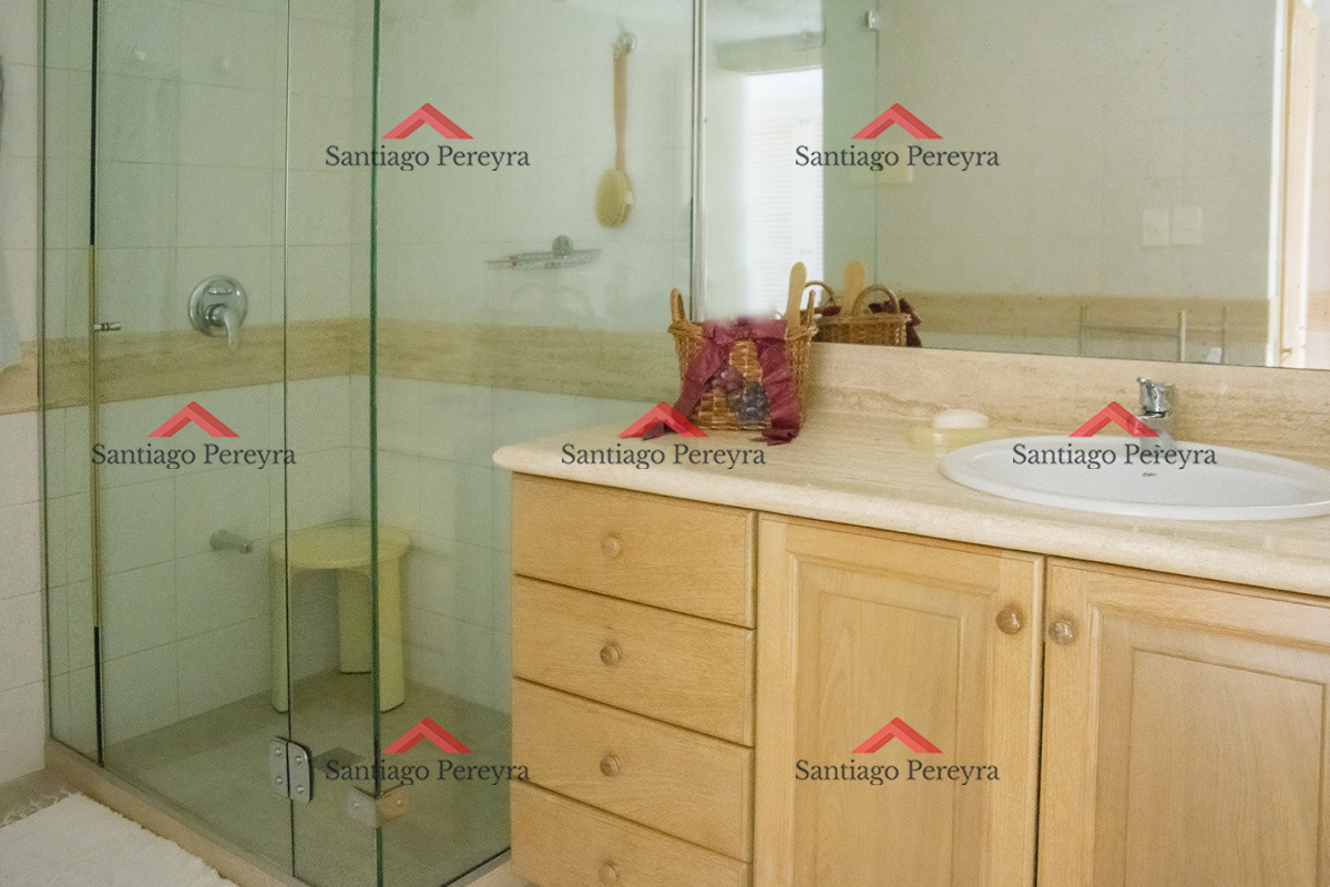 Apartamento ID.8236 - Amplia planta en primera línea al mar
