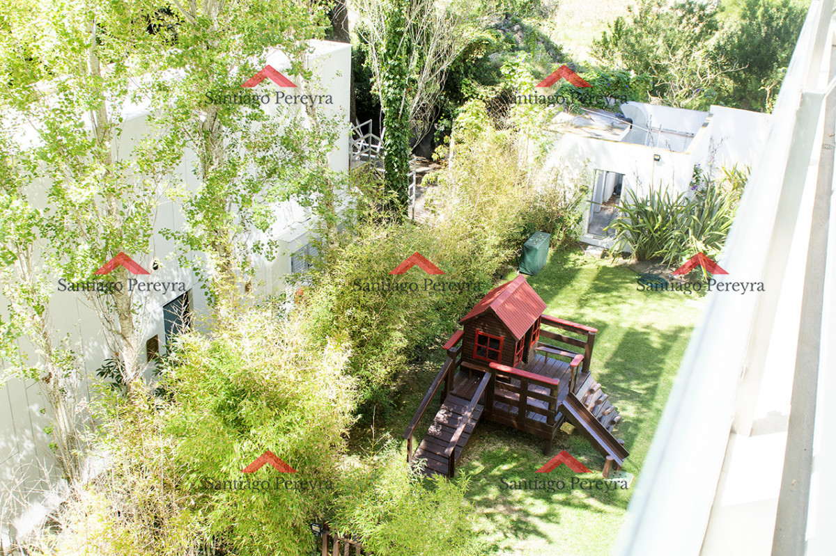 Apartamento ID.16988 - Apartamento en Venta de 2 dormitorios en Punta del Este Sobre Roosevelt