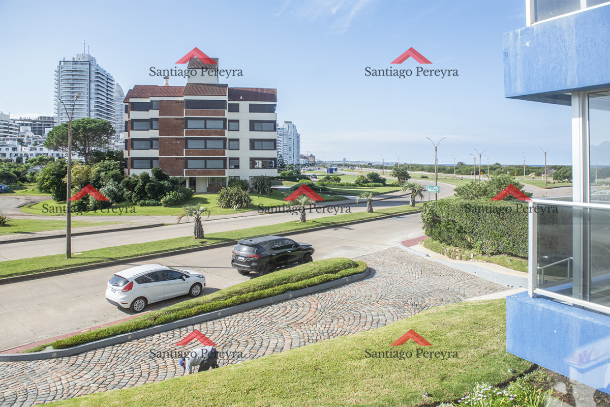 Apartamento ID.16562 - Vende departamento de 3 dormitorios en Ocean Tower, Punta del Este 