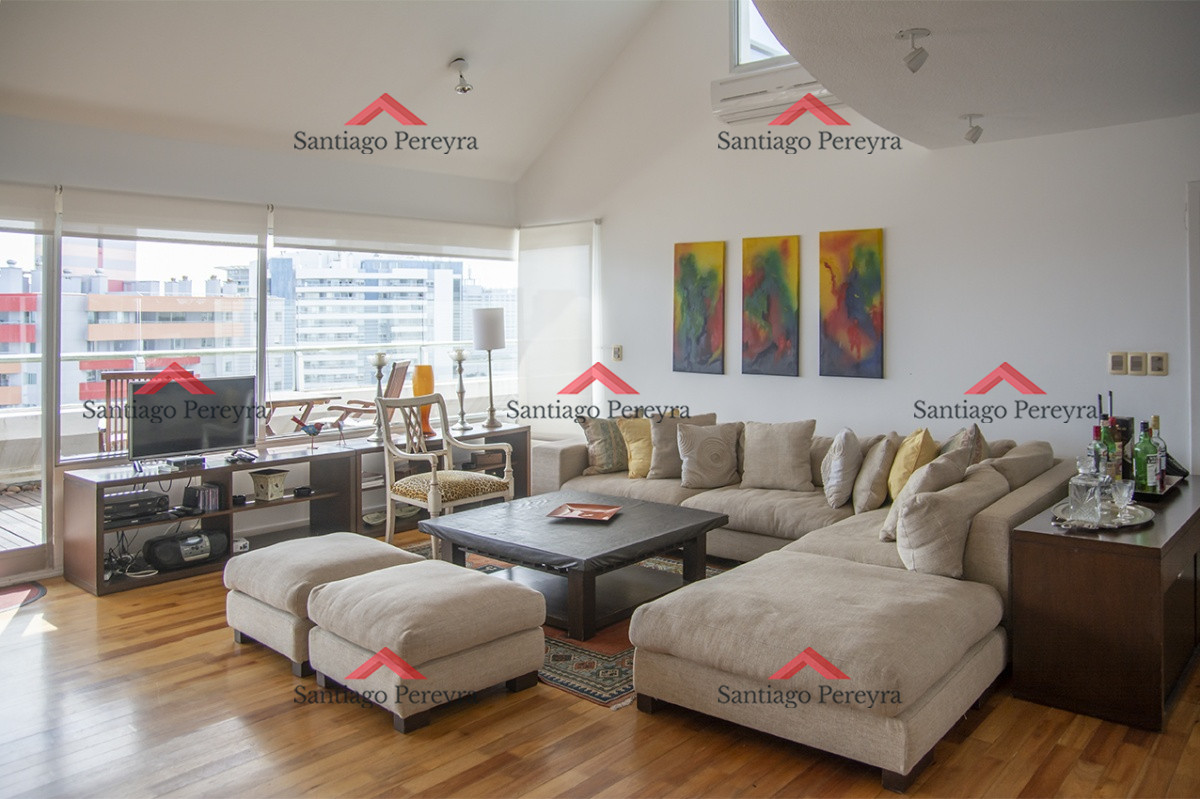 Apartamento ID.16561 - Espectacular Penthouse en venta a pasos del mar. 3 dormitorios + dependencia. Playa Brava.