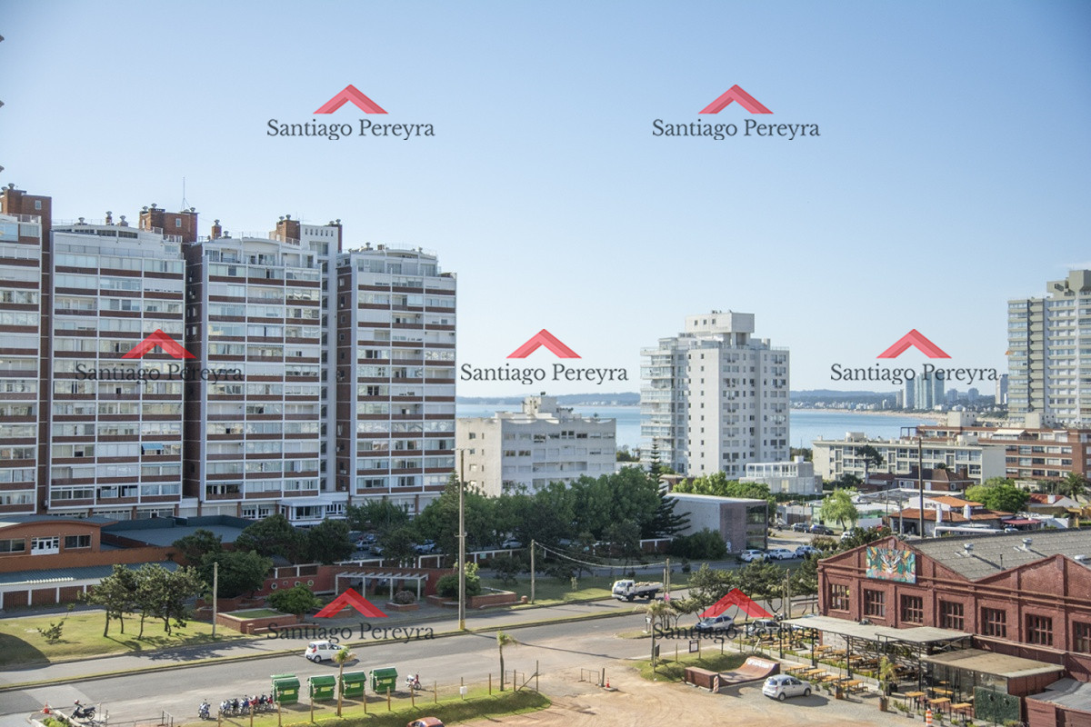Apartamento ID.14060 - Vende apartamento de 3 dormitorios en Torre Imperiale I, Frente al mar, Punta del Este 