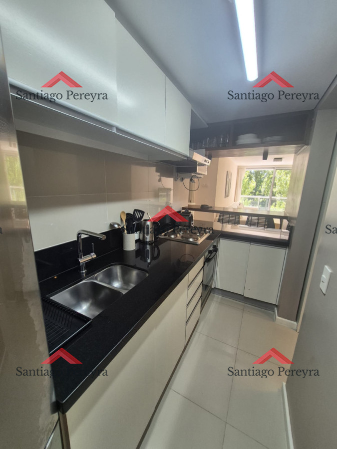 Apartamento ID.16988 - Apartamento en Venta de 2 dormitorios en Punta del Este Sobre Roosevelt