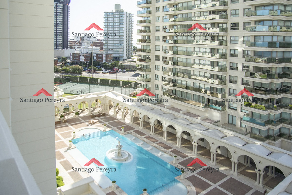 Apartamento ID.14060 - Vende apartamento de 3 dormitorios en Torre Imperiale I, Frente al mar, Punta del Este 