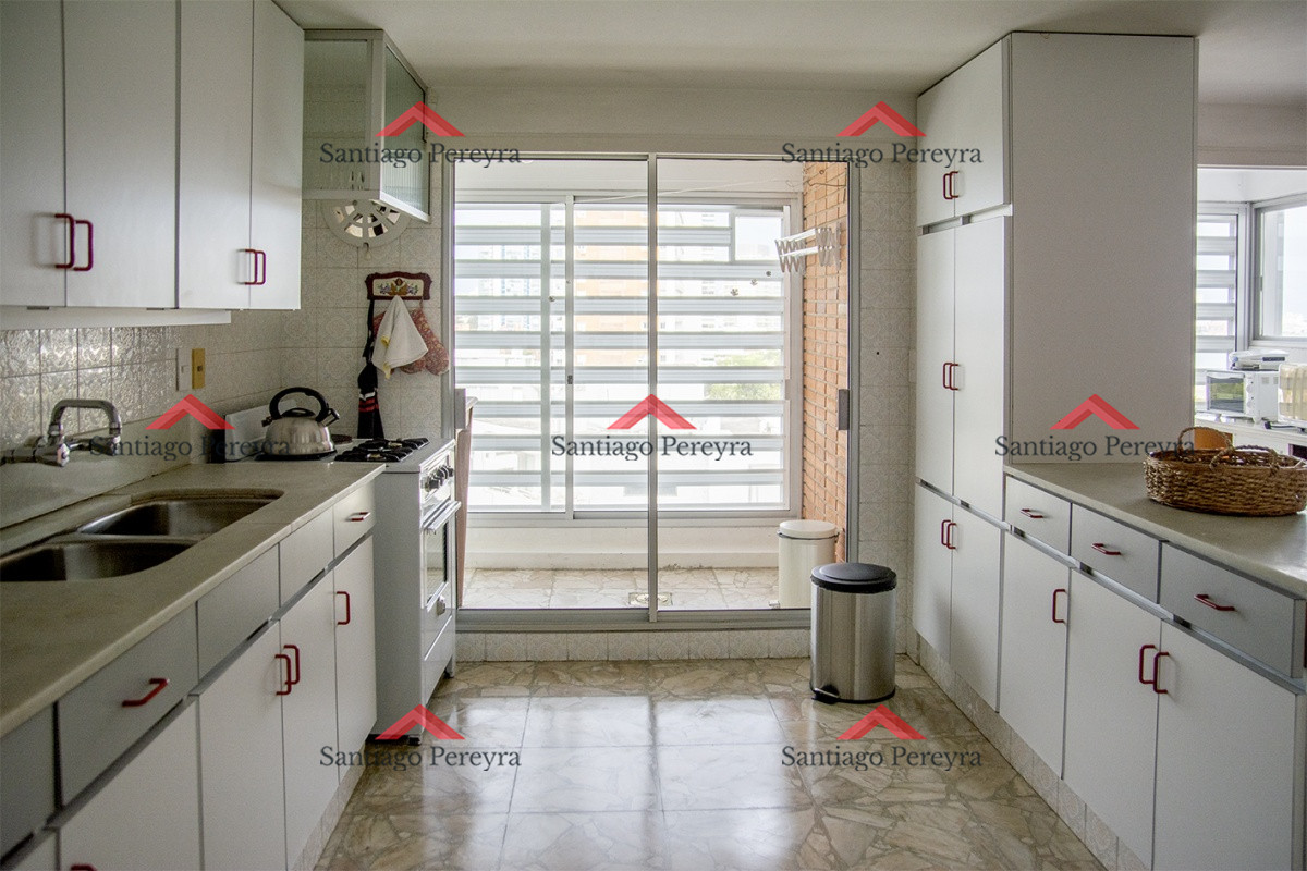 Apartamento ID.8236 - Amplia planta en primera línea al mar