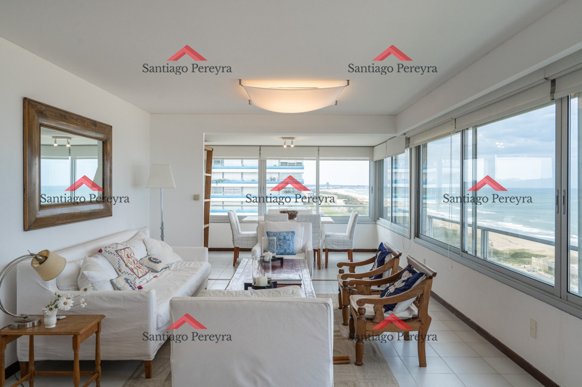 Apartamento ID.16497 - Apartamento en Venta de 3 dormitorios Frente al Mar en Playa Brava , Punta del este 