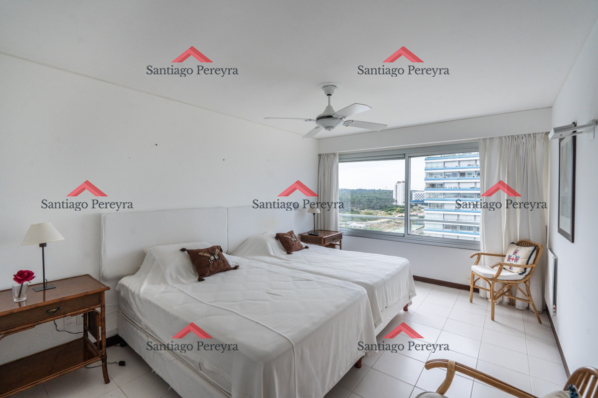 Apartamento ID.16497 - Apartamento en Venta de 3 dormitorios Frente al Mar en Playa Brava , Punta del este 