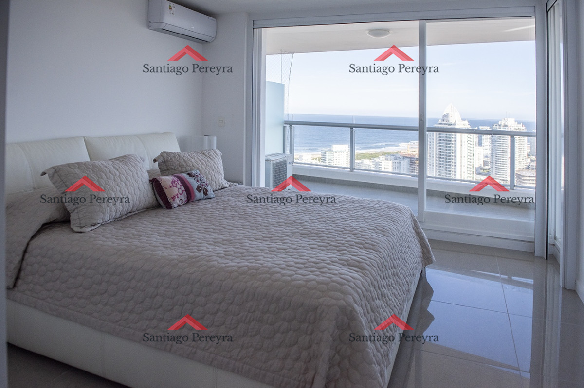Apartamento ID.16241 - Vende departamento de 3 suites en Punta del Este.