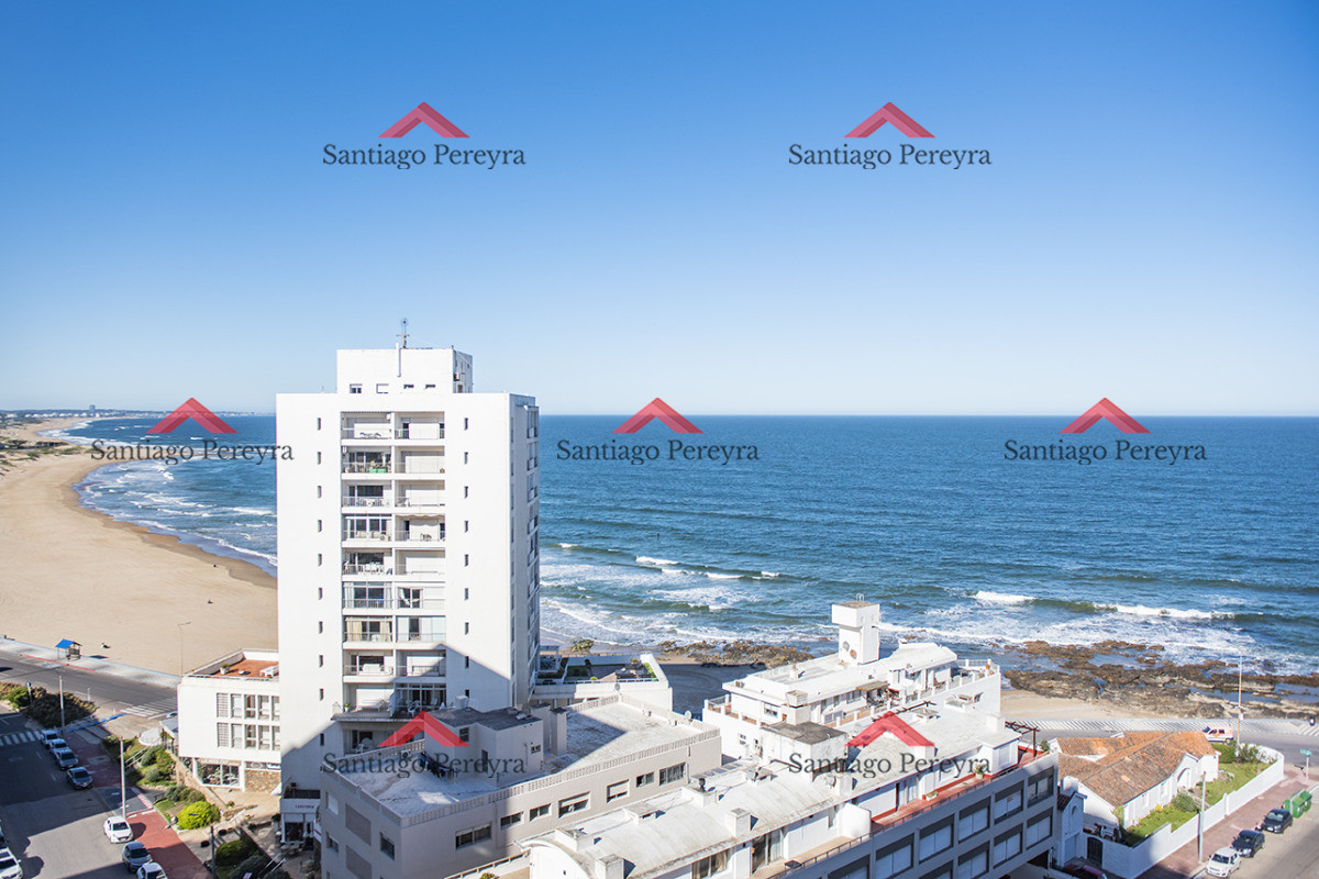 Apartamento ID.17104 - Departamento de 1 dormitorio y medio en venta en Peninsula, vista al mar. 