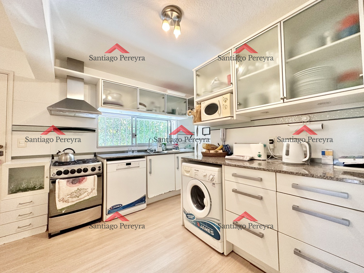 Apartamento ID.15728 - Vende Apartamento en Mansa - Punta del Este de 3 dormitorios, con Balcon.