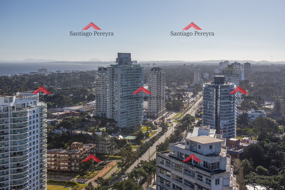 Apartamento ID.16241 - Vende departamento de 3 suites en Punta del Este.