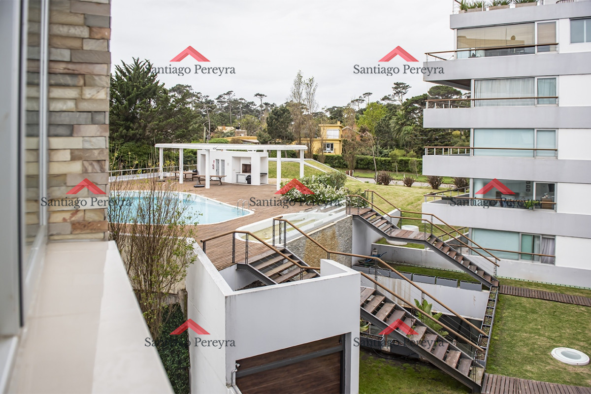 Apartamento ID.15910 - Departamento de 3 dormitorios en venta. Gran Oportunidad en Playa Mansa.