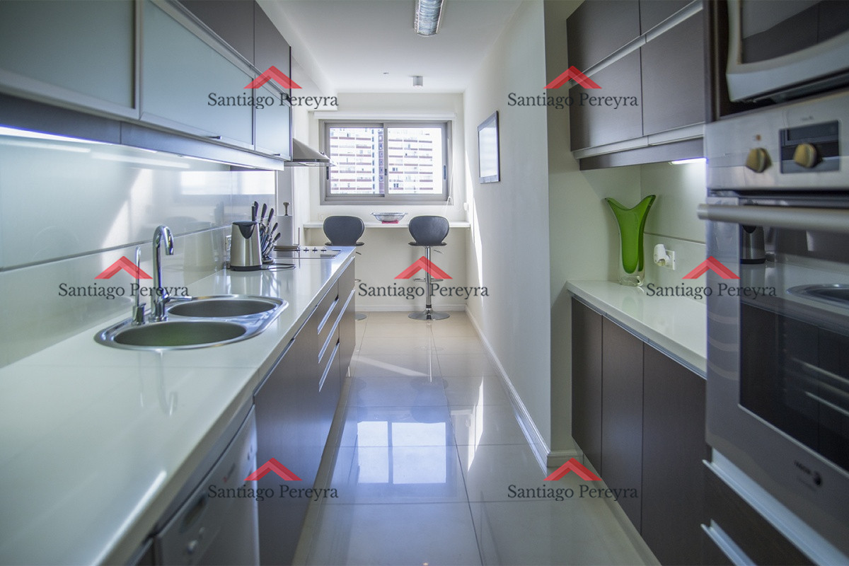 Apartamento ID.14060 - Vende apartamento de 3 dormitorios en Torre Imperiale I, Frente al mar, Punta del Este 