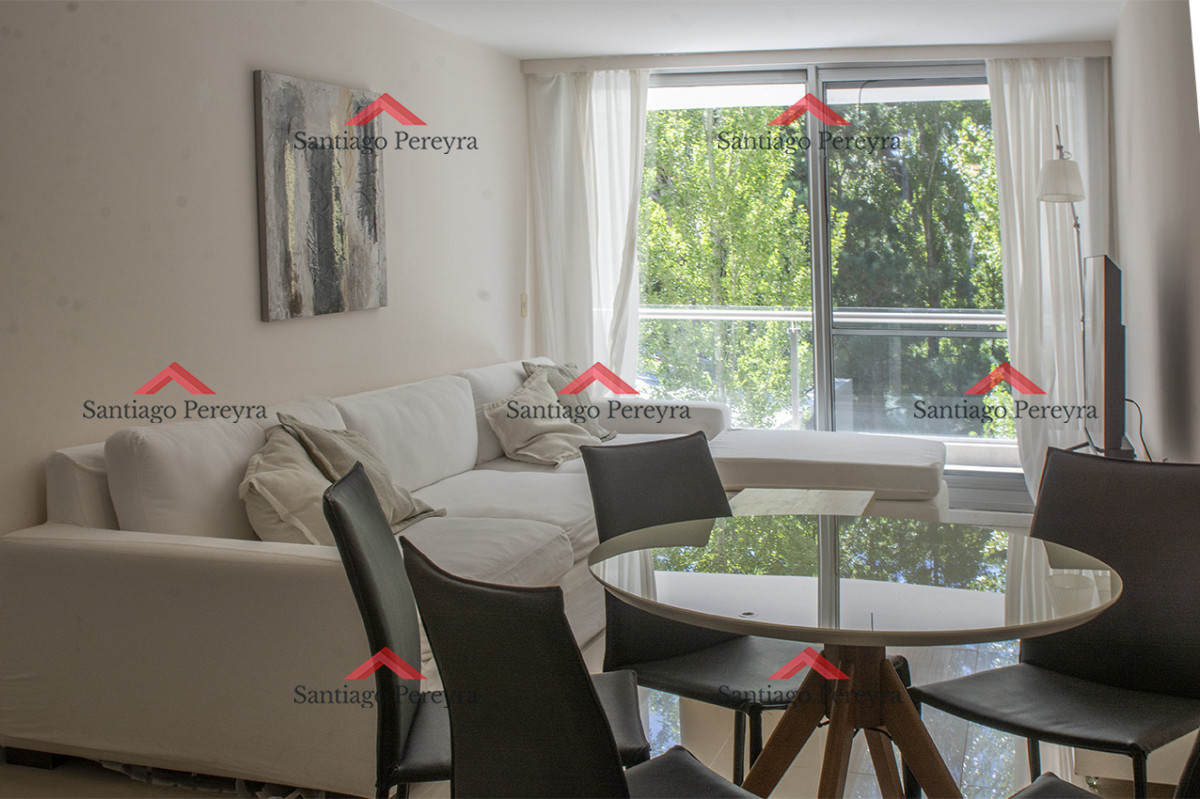 Apartamento ID.16988 - Apartamento en Venta de 2 dormitorios en Punta del Este Sobre Roosevelt