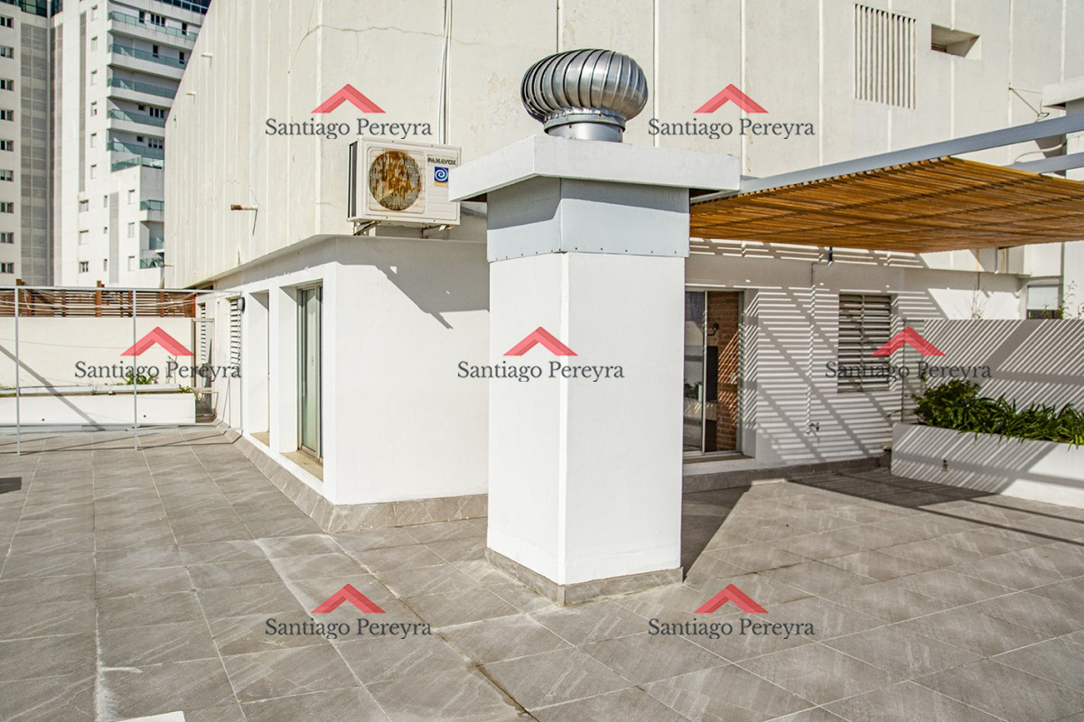 Apartamento ID.14359 - Se vende Hermoso Penthouse frente al mar de 3 dormitorios con barbacoa, Playa Mansa, Punta del Este