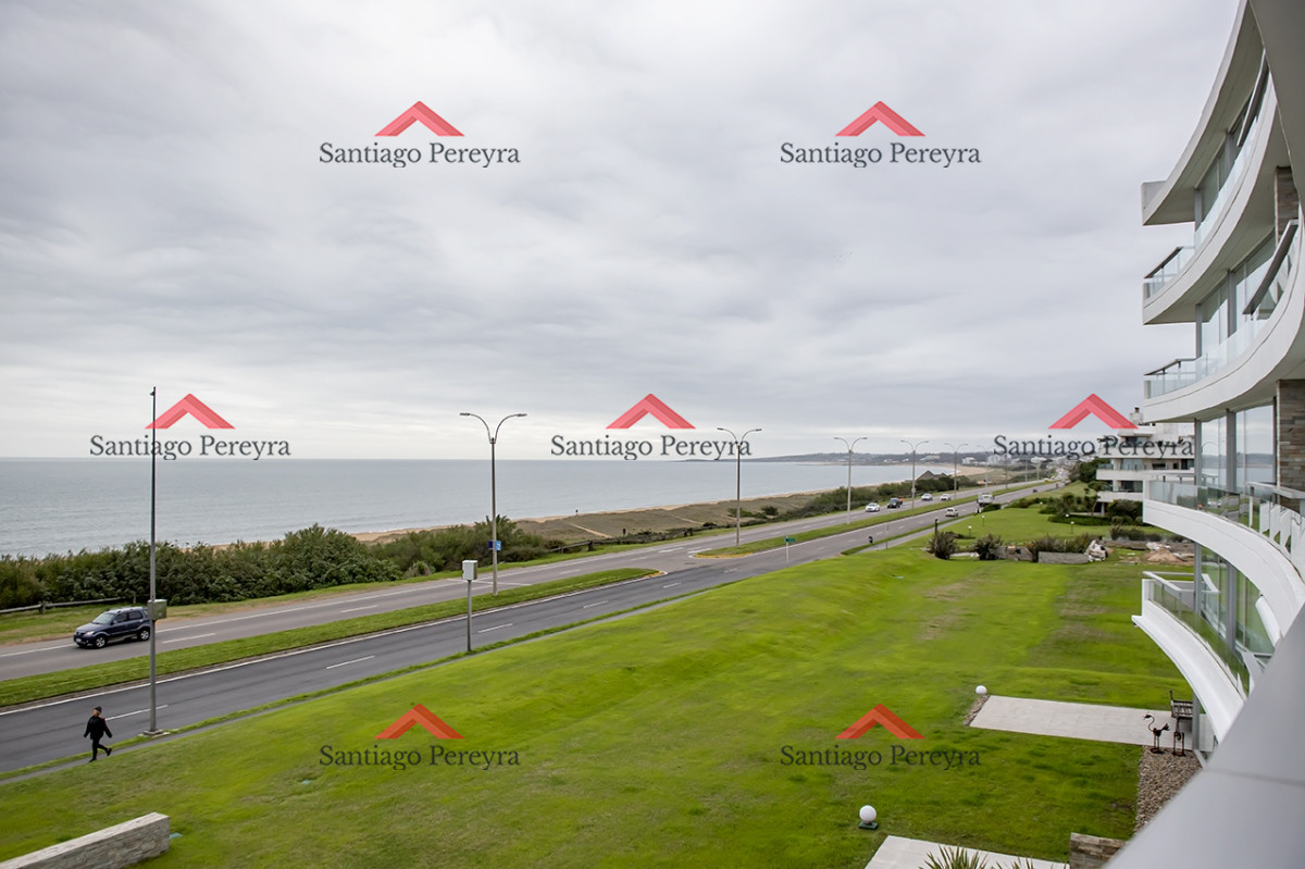 Apartamento ID.15910 - Departamento de 3 dormitorios en venta. Gran Oportunidad en Playa Mansa.