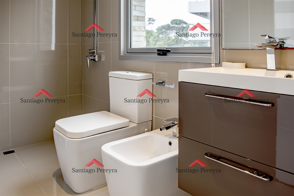Apartamento ID.15910 - Departamento de 3 dormitorios en venta. Gran Oportunidad en Playa Mansa.