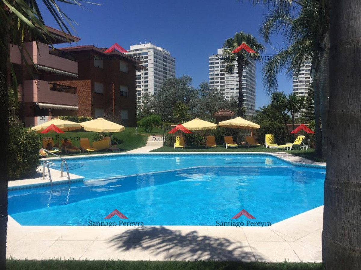 Apartamento ID.14449 - Apartamento de 3 dormitorios, con parrillero y estufa, cerca del mar, Punta del Este