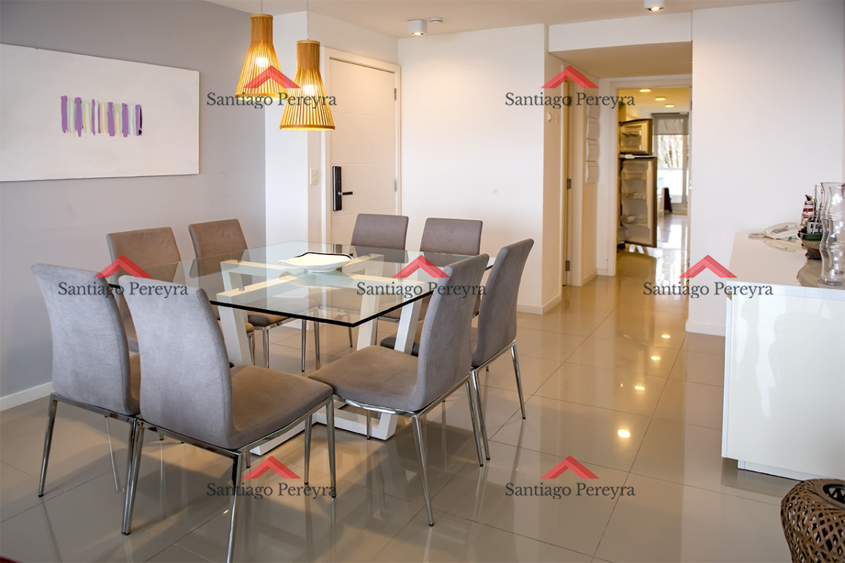 Apartamento ID.15910 - Departamento de 3 dormitorios en venta. Gran Oportunidad en Playa Mansa.